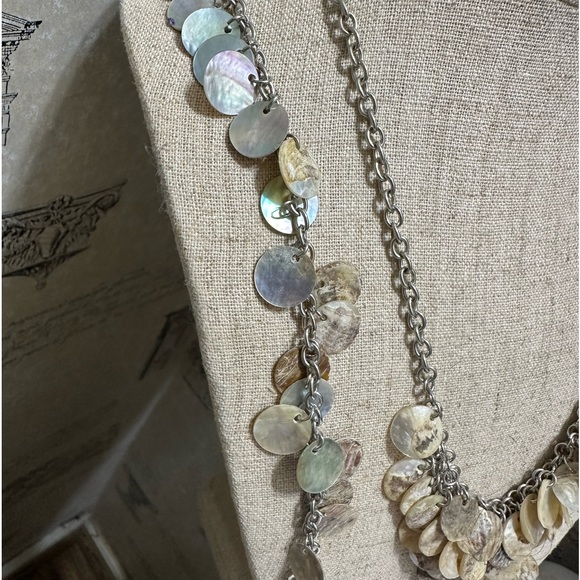 Shell and silver necklace earrings and bracelet - Picture 3 of 5